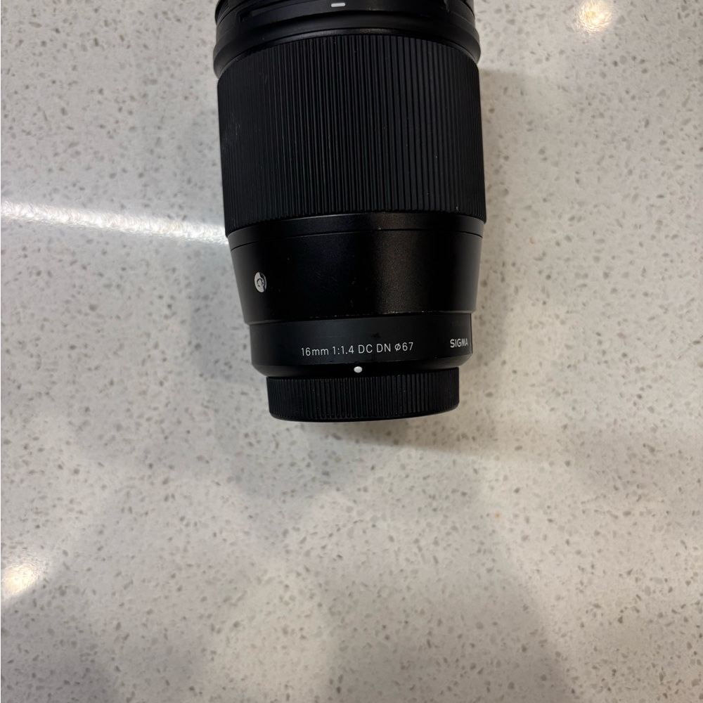 Sigma Beauty Black Telephoto Lens for Cameras